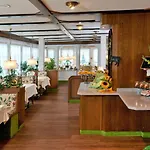 Hotel Sonnenhuegel 4*